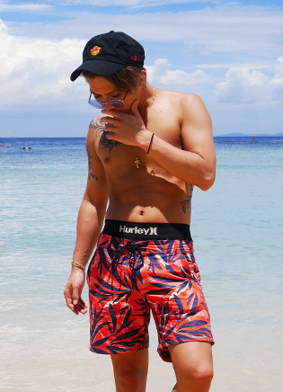 【men's】hilarious leaf shorts